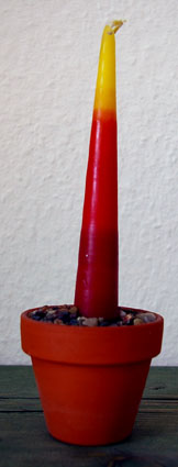 Kerze im Blumentopf
