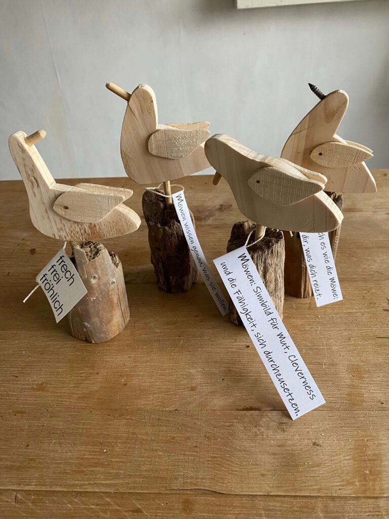 Möwen aus Holz