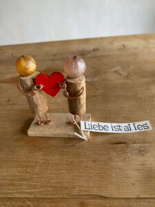 Mehr über den Artikel erfahren Unsere kleinen Holzfiguren mit Herz für liebe Menschen
